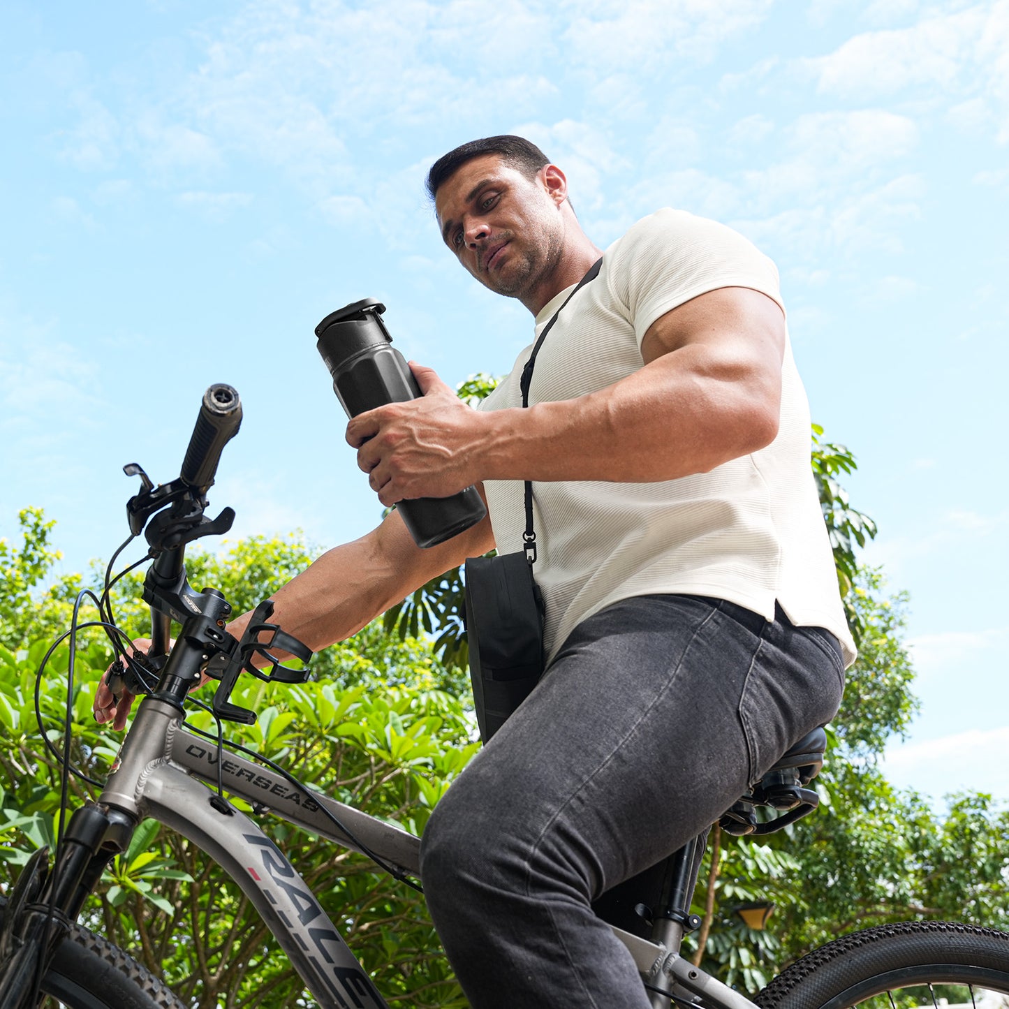 WaterH Boost Smart Water Bottle: 32 oz Hydration Tracker with APP & Temperature Control